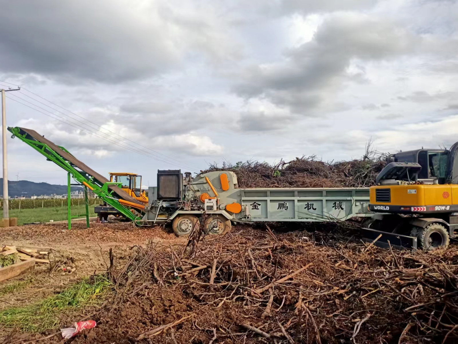 JP1300 Horizontal Grinder Diesel Drive Mobile Wood Waste Processing Site