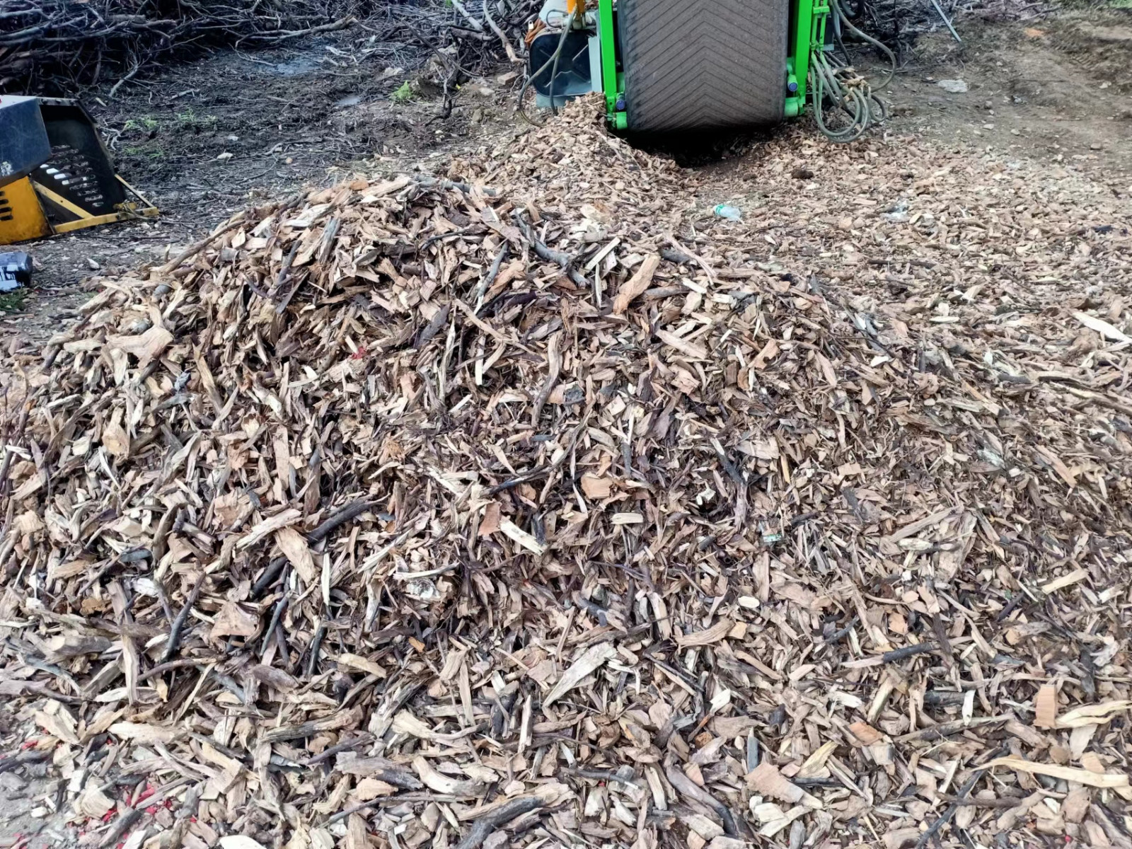 JP1300 Horizontal Grinder Diesel Drive Mobile Wood Waste Processing Site