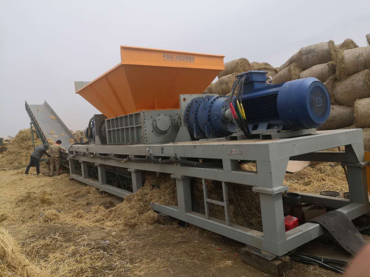 Straw Bale Shredder Compressed Straw Bale Recycling Site